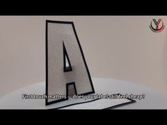 نسيج منسوج مطبوع عليه شعار من السيليكون غير اللامع أبيض للملابس