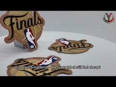 طباعة شعارات سيليكون مخصصة على ملصقات منسوجة للأقمشة للملابس