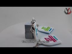سلسلة مفاتيح مطاطي مقطوعة SGS 3D PVC Keychain الأرجواني الأحمر الأبيض