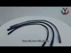 نظرة فاحصة: ملابس شريط مسطح أسود من القطن بحبل مع قطرات سيليكون على كلا الطرفين