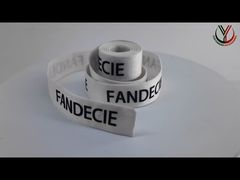 نقدم لك شريطًا مطاطيًا مخصصًا للملابس مطبوعًا بشعار أسود غير لامع