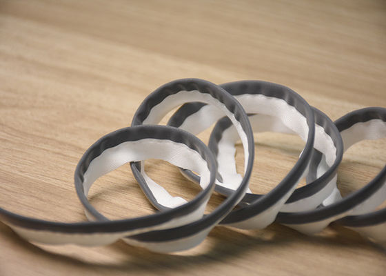 شريط انعكاسي مخصص في الملابس