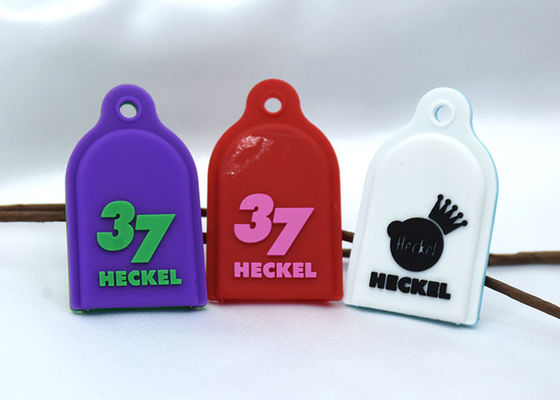 تنقش مات PVC المطاط سلسلة المفاتيح SGS 3D PVC المفاتيح الأرجواني الأحمر الأبيض